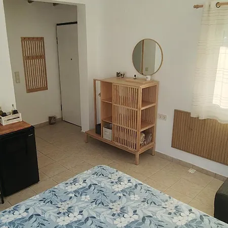 Rhea Seaside Villa Karianí